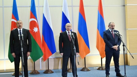 Putindən Əliyev və Paşinyana sülh rəmzi HƏDİYYƏSİ