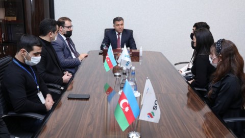 Ruslan Əliyev internatda böyüyən əməkdaşları ilə görüşdü