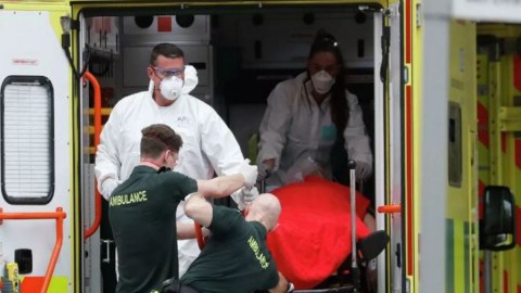 Böyük Britaniyada iki nəfər yeni ştamma YOLUXDU