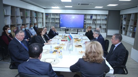 Rusiya Elmlər Akademiyasının prezidenti Məleykə Abbaszadə ilə görüşüb