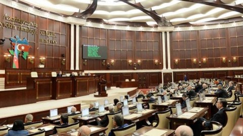 Deputatlar narkomaniyaya görə TOPLAŞIR