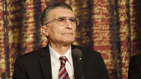 Nobel mükafatçısı Azərbaycana gəlir