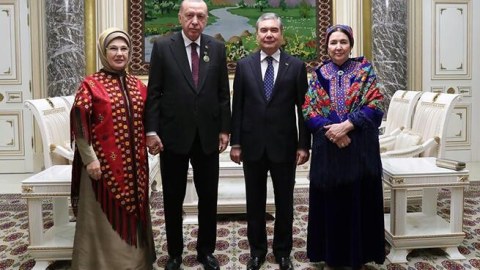 Türkmənistanın mediadan gizlədilən birinci ledisi - Onun fotosu ilk dəfə YAYIMLANDI  
