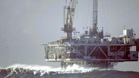 SOCAR neftçiləri təxliyə etdi