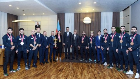 Fərid Qayıbov medal qazanmış karateçilərlə GÖRÜŞDÜ