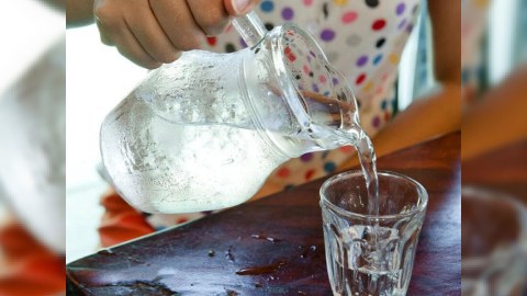 İsti su içməyin 12 FAYDASI