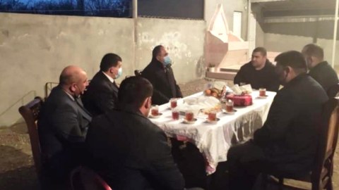 İcra başçısı qazinin evində olub