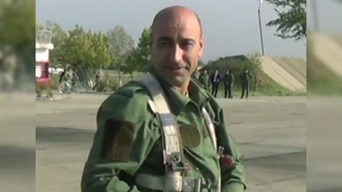 Zaur Nudirəliyev təyyarəni düşmən mövqeyinə çırparaq şəhid olubmuş...