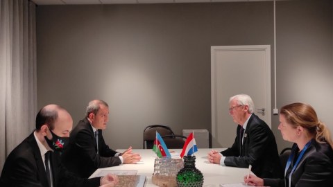 Ceyhun Bayramov niderlandlı həmkarı ilə görüşüb