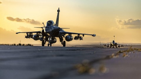 BƏƏ Fransadan qırıcı və helikopter alır
