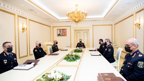 Vilayət Eyvazov əməkdaşlarına TƏLƏB QOYDU