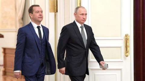 Keçmiş prezident Putinin partiyasına sədr seçildi 