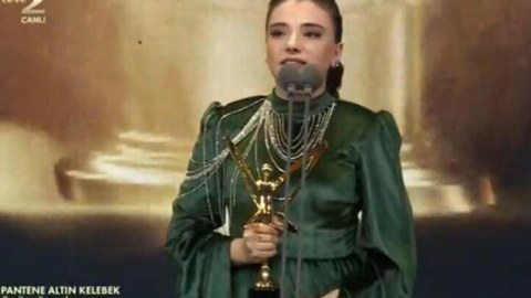 “Altın Kelebek” mükafatı Azərbaycandan ona VERİLDİ