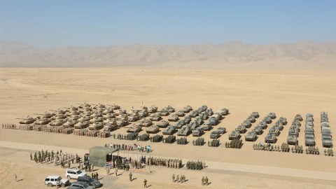 Rusiya Tacikistandakı bazaya yeni tanklar göndərir