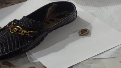 Ata həbsdə olan oğluna “sovqat” apardı - FOTO