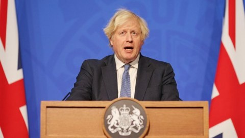 Britaniya COVID qaydalarını sərtləşdirir