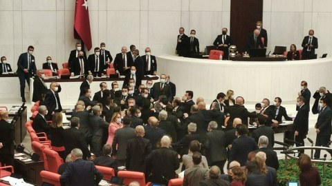 Türkiyə parlamentində DAVA