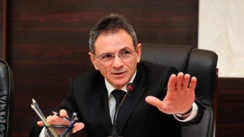 Nazir idmançılara ev və “Mercedes S-Class” verəcək - Foto
