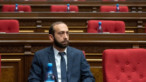 Ararat Mirzoyan Fransaya gedir