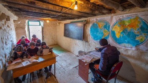 Qubada daxmada dərs keçirlər – Nazirlik ilin sonuna yeni məktəb sözü VERDİ