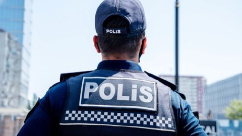 Polisi maşınla vurub hadisə yerindən qaçdı
