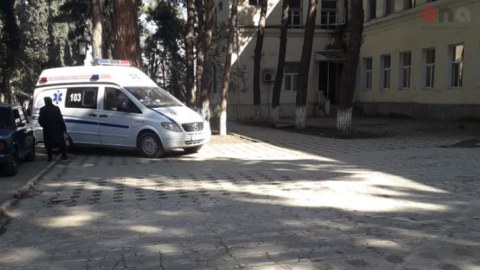 “Azərişıq”ın iki əməkdaşı BIÇAQLANDI