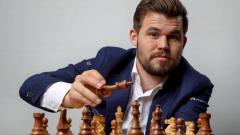 Karlsen yenə dünya çempionu oldu