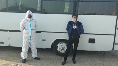Koronavirus xəstəsi avtobus sürür - VİDEO