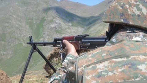 Ermənistan Kəlbəcərlə sərhəddə döyüş texnikası və canlı qüvvə TOPLADI