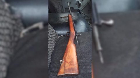 Gölün kənarında silah-sursat tapıldı - FOTO