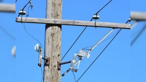 Elektrik dirəyinə çıxaraq intihar etmək istədi