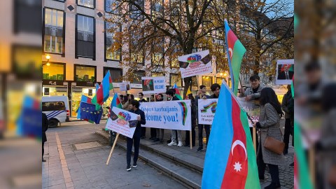 Avropadakı azərbaycanlılar İlham Əliyevi qarşılamağa çıxdılar - Fotolar