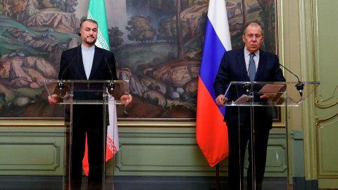 Lavrov iranlı həmkarı ilə danışdı