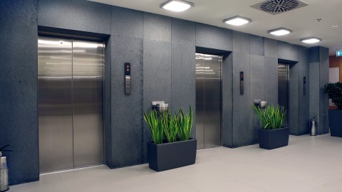 Binalarda liftlərə dair tələblər müəyyənləşdi