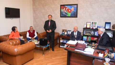 Kamal Abdullaya mükafat təqdim olundu - FOTO