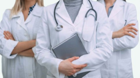 Kliniki Tibbi Mərkəzdə 315 tibb işçisi işdən çıxarılıb