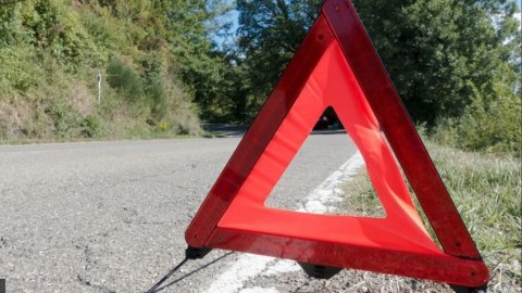 Avtobus minik avtomobili ilə toqquşdu - Ölən var