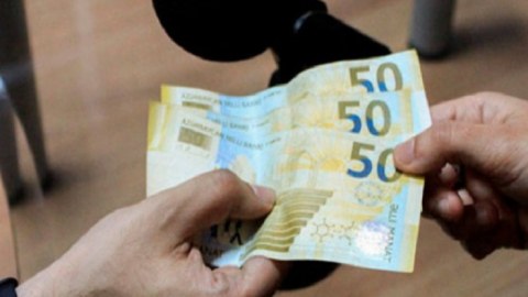Valideynlərdən pul tələb edən direktorla bağlı araşdırma aparılır