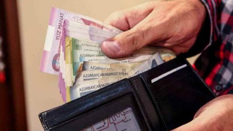 Bu dövlət qurumlarında çalışanların maaşı 20 faiz artırıldı - SİYAHI