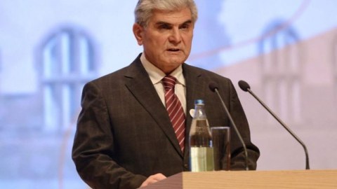 Prezident rektorla bağlı SƏRƏNCAM verdi