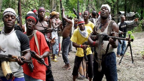 Nigeriyada silahlılar 38 dinc sakini öldürdü