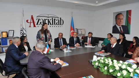 Qənirə Paşayevanın “Sirlər dünyasına səyahət: MİSİR” kitabı təqdim olundu