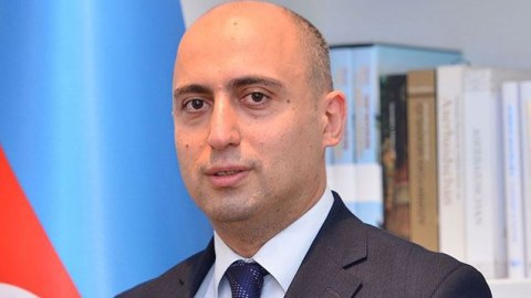 Nazir oğlan şagirdi qız kimi təqdim edən müəllimdən DANIŞDI