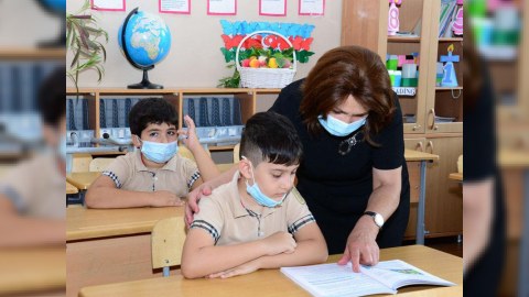 Bakı məktəblərində şagird və müəllimlərin SAYI