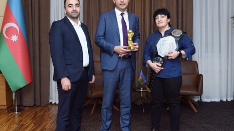 Nazir erməniyə qalib gələn idmançı ilə GÖRÜŞDÜ