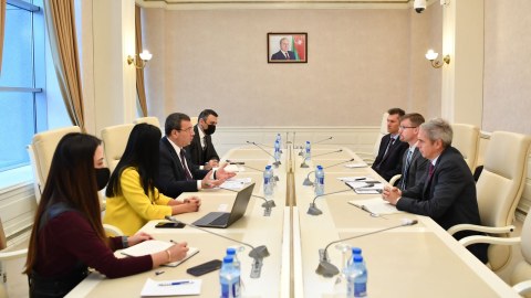 Səməd Seyidov amerikalı diplomatla görüşdü