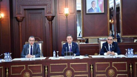 Parlamentdə Strateji Yol Xəritələri müzakirəsi