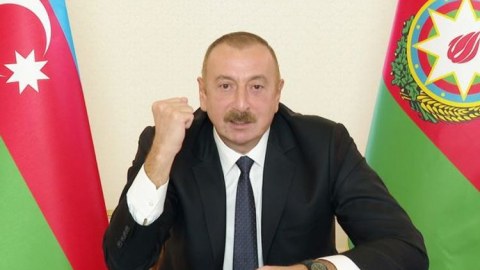Sözünü imzaya çevirən Lider