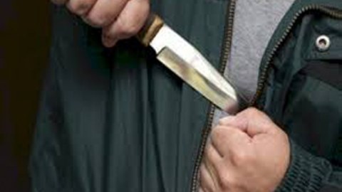 51 yaşlı kişi özünü bıçaqladı