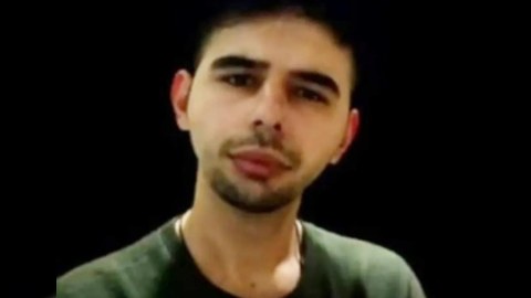İnsanları şantaj edən gənc qandallandı